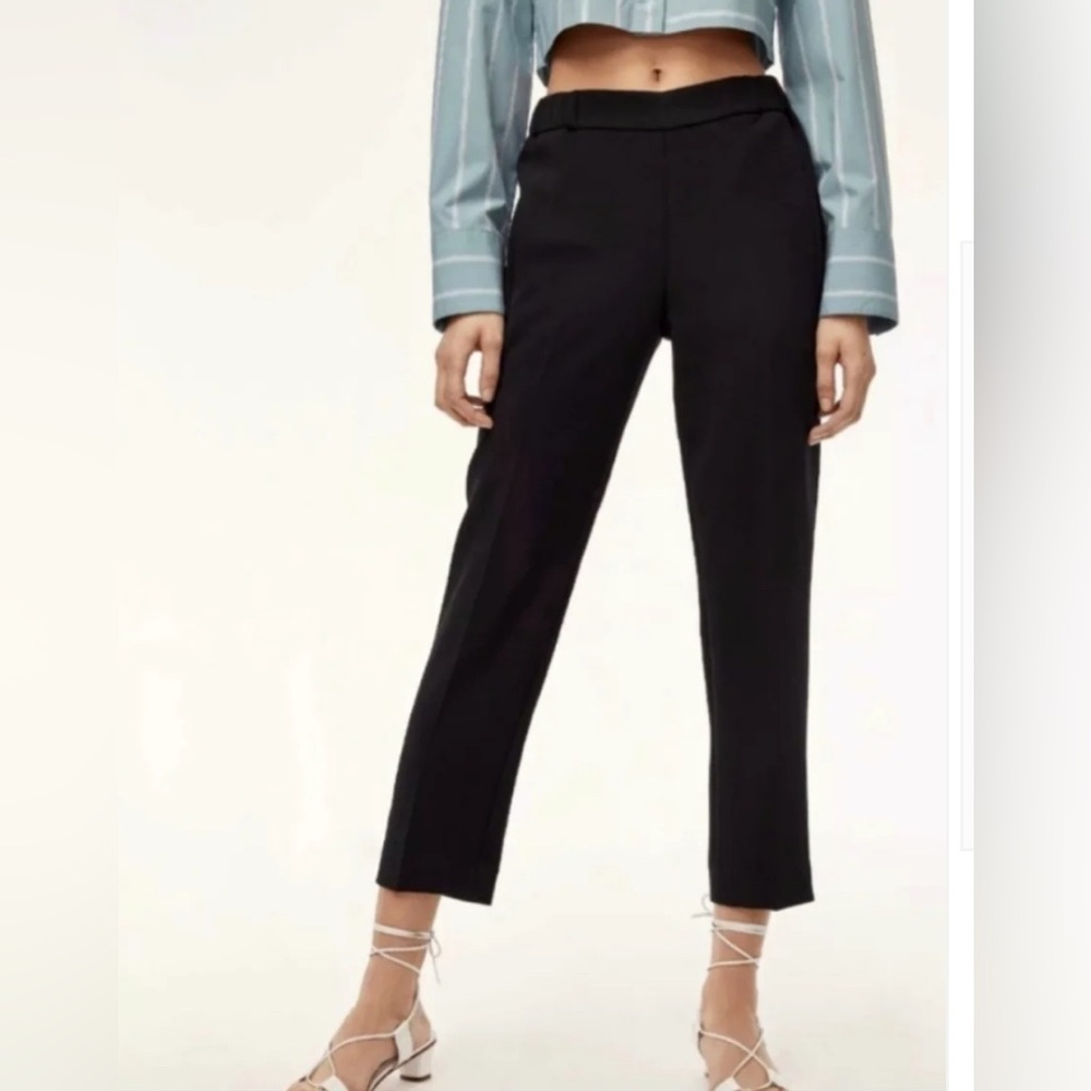 Aritzia Darontal Pant
Size 4
Black
Excellent Condition